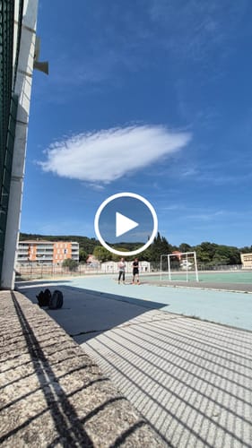Avis vidéo d'un client sur Maintien de compression V2 pour Genoux et Jambes