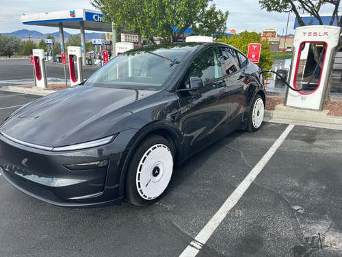 Customer photo review of EVAAM® Stylish Fully Wrapped Wheel Hubcap For Tesla Model 3/Y (4 PCS)