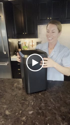 Customer video review of Royal Bin™ 17L - Touchscreen, Self-Sealing Smart Trash Can