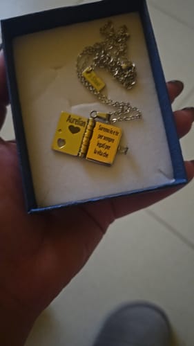 Customer photo review of Portachiavi/Collana Book - Frase Per sempre Si