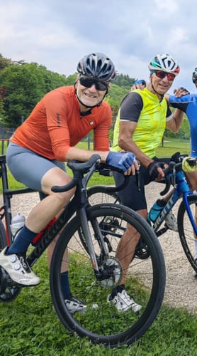 Reviewer smiling on a bike while wearing the gray LIFTTINT 2.X BIB SHORTS outdoors.