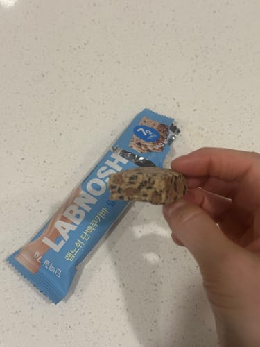 Customer photo review of LABNOSH Protein Cookie Bar - Cookie&Cream