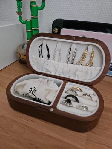 Customer photo review of Dearly Mini Portable Jewelry Box