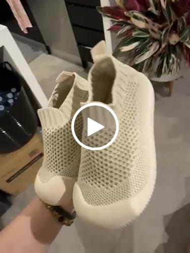 Customer video review of SOHLS® Slip-on Toddler Shoe – Ivory Dune