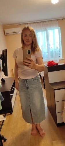Customer photo review of Semir Short Sleeve T-Shirt Women Cropped Slim Fit Shoulder Fit Design 2025 New Summer Embroidered Top Versatile for Chic Outfits