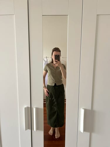Customer photo review of Semir Short Sleeve T-Shirt Women Cropped Petite-Friendly Elegant 2025 New Summer Embroidered Slim Fit Cardigan Versatile