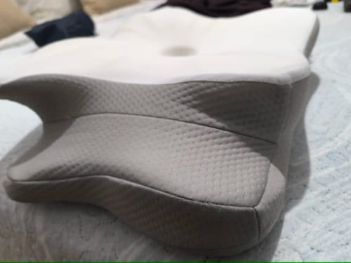 Avis photo d'un client sur Oreiller Ergonomique à mémoire de forme PRO