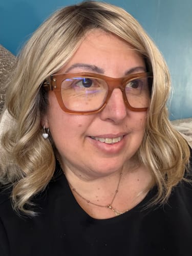 Customer photo review of JBEXTENSION MG MONO Monofilament Handmade Wig 6X5 Full Monofilament Hand Tied Top Wig 12 Inches Dark Blonde Mono Lace Wig With Anti-slip Silicone Strips Glueless Wig MG MONO【BENDY EAR TABS】