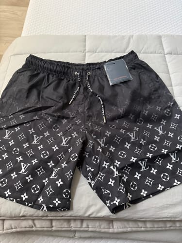 Recensione con foto di un cliente su Costume LV Monogram Gradient