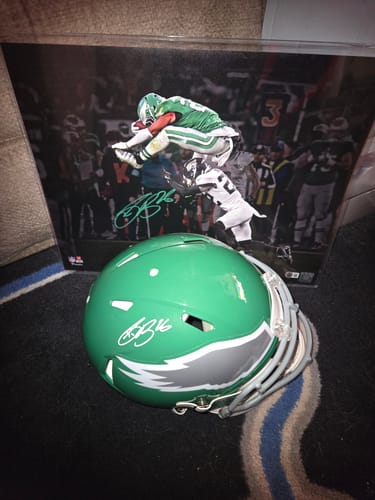 Customer photo review of Saquon Barkley Autographed Philadelphia Eagles Reverse Hurdle Signed 16x20 Football Photo Beckett Authenticated COA Green