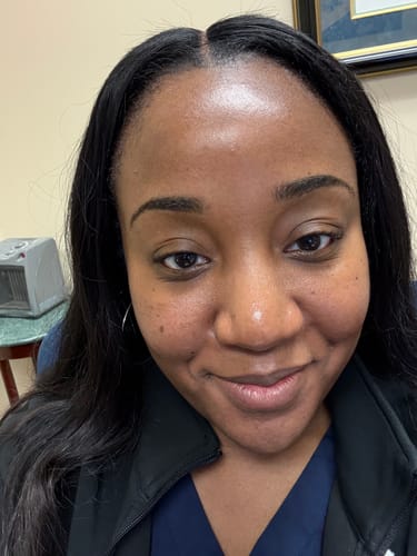 Reviewer's selfie showing clear, glowing skin after using the Turmeric Fade & Glow Bar.