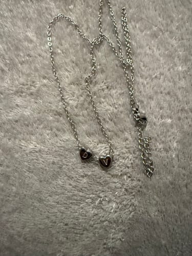Customer photo review of Collar personalizado con inicial y corazón