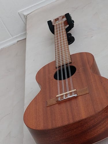 Customer photo review of 🎸 Free Guide: Tuning Your 8-String Ukulele Download your PDF guide