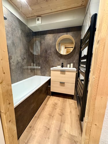Customer photo review of Panneau Mural Salle de Bain SPC Bronze Cuivré – Étanche & Anti-Rayure