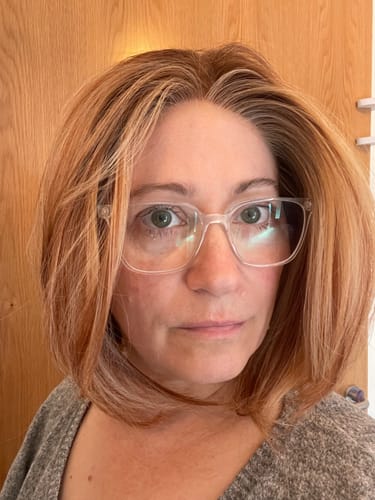 Customer photo review of JBEXTENSION 10 Inches Sunset Blush Pre-Cut Side Part Snowflake Lace Frontlace Glueless Wig TAMARA【BENDY EAR TABS】