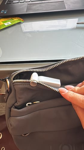 Reseña con foto de un cliente sobre Cartera Bandolera Llavero Nylon Urban