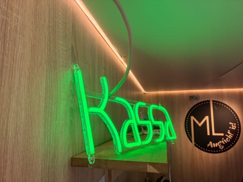 Customer photo review of Custom Neon: Kassa