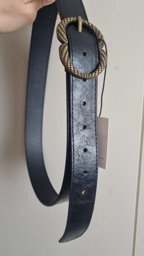 Reseña con foto de un cliente sobre Cinturón Hebilla Doble Medialuna