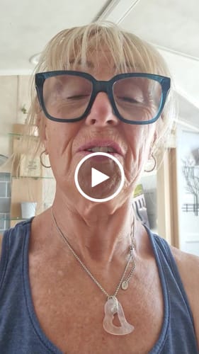 Customer video review of Besque® Magic Body Oil XL - 200ml