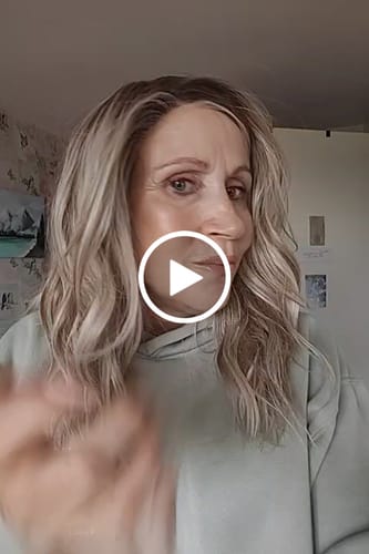Customer video review of JBEXTENSION 17 Inches Wave Mix Blonde Pre-Cut Side Part Snowflake Lace Frontlace Glueless Wig MARTINA MIX BLONDE【BENDY EAR TABS】