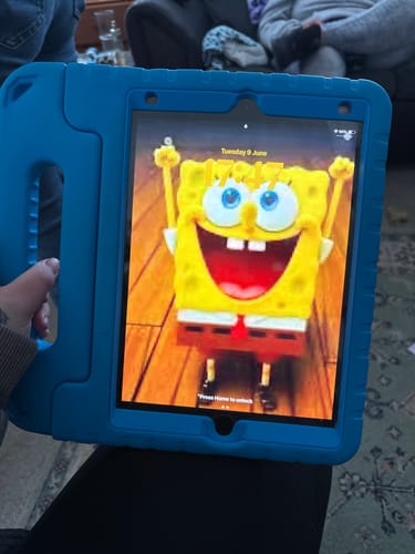 Customer photo review of Apple iPad 7th Gen (2019) 10.2-inch - Wi-Fi