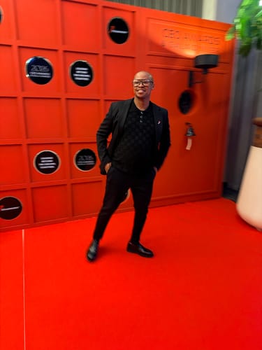 Reviewer wearing the black Lufiano Lace up shoes as part of a stylish all-black outfit on a red carpet.