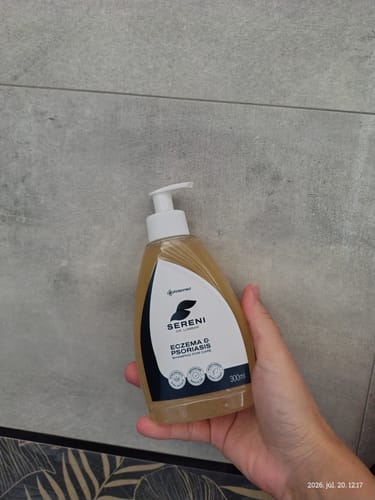 A customer holds the Sereni Eczema & Psoriasis Shampoo in a clear bottle with a white pump.