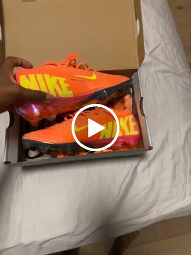 Avis vidéo d'un client sur Mercurial Vapor 16 Elite FG Cosmic Speed Orange