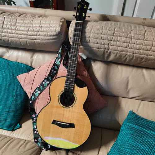 Customer photo review of CB Worth Clear Baritone Ukulele Strings DGBE Tuning C-B Fluorocarbon 2 Restrings Per Pack