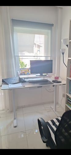 Customer photo review of Γραφείο Ρυθμιζόμενου Ύψους Ηλεκτρικό με Βάση Οθόνης και Συρτάρι 140 x 70 εκ Λευκό και Καφέ LS-D154WB01