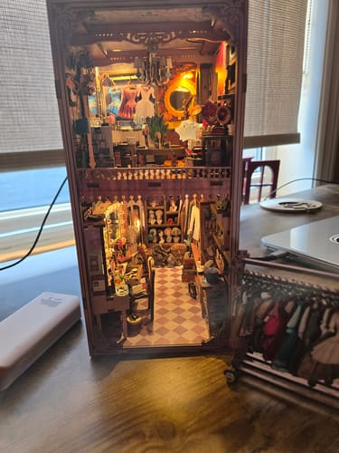 Customer photo review of Theatre Dressing Room DIY Miniature Book Nook Kit