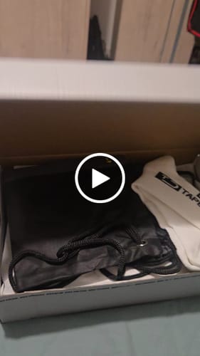 Avis vidéo d'un client sur Vapor 16 Air Max 95 FG - Noir/Solar Red