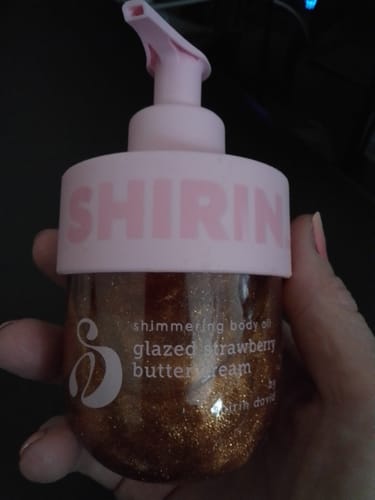 Customer photo review of 2x2 Shimmering Body Oil Glazed Strawberry Butter Cream