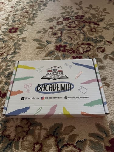 Customer's Pachet Bacalaureat Bacademia box with illustrated school and book logo.