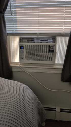 Customer photo review of DELLA 5000 BTU Window Air Conditioner with GEO Location, WIFI & Remote Controls, Cools Up to 150 Sq. Ft.