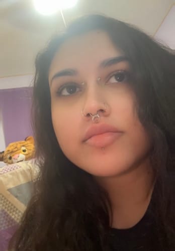 Reviewer wearing the silver Luna Septum ring in their septum piercing.