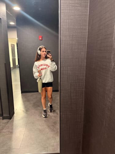Customer's W5198 - P.E. Crewneck in a mirror selfie at the gym