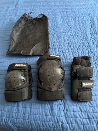 Customer photo review of Bont Skate Protective Pads Set – Knee, Elbow & Wrist Guards for Derby & Park