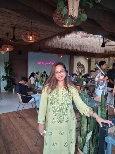 Customer photo review of Nuresa Green Ombre Thread Long Rayon Kurta