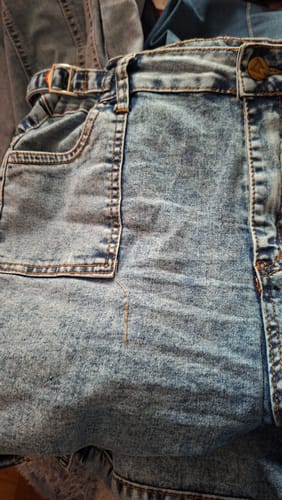 Customer's Cargo Azul jeans showing the waist detail with adjustable straps and front pockets.