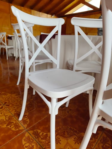 Reseña con foto de un cliente sobre Silla Crossback Danubio Polipropileno de Comedor o Terraza Exterior - Blanca