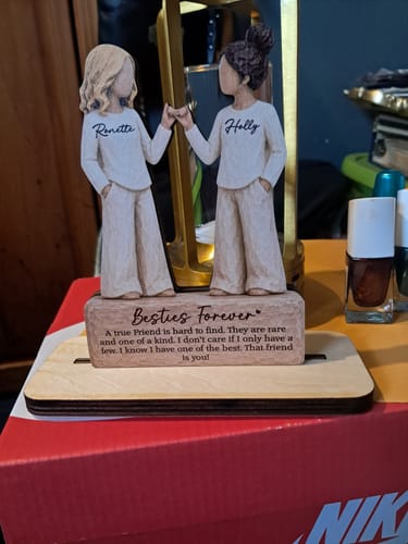 Customer's personalized Besties Forever wooden plaque with two figures sharing a pinky promise on a wooden base.
