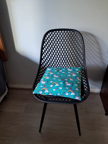 Reseña con foto de un cliente sobre Silla Europa Acolchada de Comedor - Negra