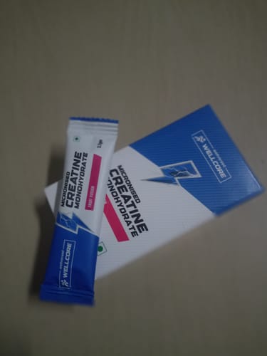 Customer's Wellcore Creatine Monohydrate single sachet resting on top of the product box.