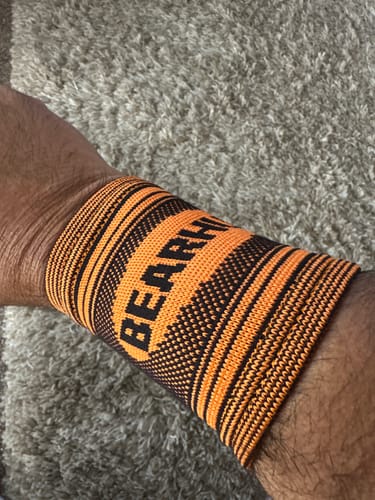 Customer photo review of Pair of Wrist Supports For Arthritic & Sports Pain Relief