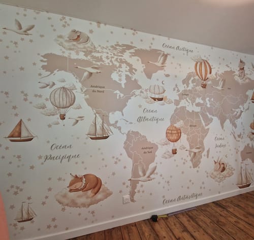 Customer photo review of Papier Peint Carte du Monde Tapisserie Douce en Français