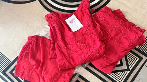 Customer photo review of Hayaa Maroon Pure Modal 3 Piece Set