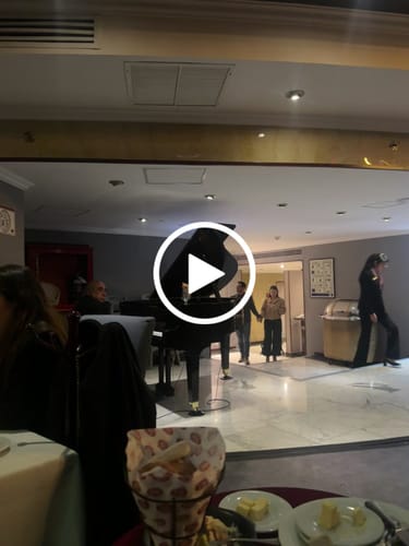 Customer video review of Cena Romántica Mes Patrio