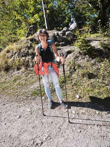 Reviewer's Rugova Pro 3 Wanderstöcke bei einer Wanderung im Freien genutzt.