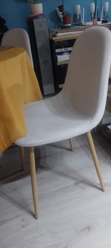 Reseña con foto de un cliente sobre Pack de 4 PREVENTA Sillas Nordic Velvet - Crema